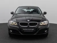 Gebraucht BMW 318 143 PS (105 kW) 2012 Schwarz Limousine