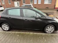 Gebraucht Peugeot 208 Active 68 PS (50 kW) 2014 Schwarz Kleinwagen