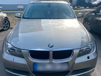 Gebraucht BMW 318 143 PS (105 kW) 2007 Gold Limousine