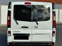 Gebraucht Opel Vivaro 125 PS (91 kW) 2018 Weiß Van / Kleinbus