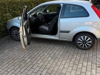 Gebraucht Ford Fiesta 60 PS (44 kW) 2006 Silber Kleinwagen