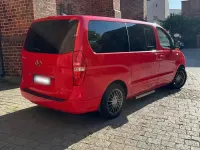 Gebraucht Hyundai H-1 170 PS (125 kW) 2017 Rot Van / Kleinbus