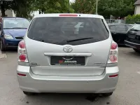 Gebraucht Toyota Corolla Verso Team 129 PS (94 kW) 2009 Silber Van / Kleinbus