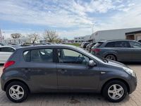 Gebraucht Hyundai i20 Edition 77 PS (56 kW) 2011 Grau Kleinwagen