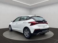 Gebraucht Hyundai i20 Select 101 PS (74 kW) 2024 Weiß Kleinwagen