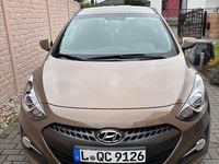Gebraucht Hyundai i30 Classic 99 PS (72 kW) 2013 Braun Limousine