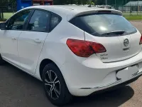 Gebraucht Opel Astra Selection 116 PS (85 kW) 2015 Weiß Limousine