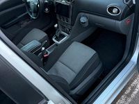 Używany Ford Focus 2010 Srebrny Kombi