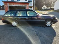 Gebraucht Mercedes E280 193 PS (141 kW) 1995 Blau Limousine