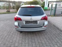 Używany Opel Astra Innovation 140 KM (102 kW) 2011 Srebrny Kombi