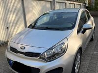 Gebraucht Kia Rio Edition 7 109 PS (80 kW) 2014 Grau Limousine