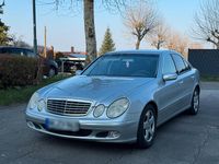 Gebraucht Mercedes E220 150 PS (110 kW) 2003 Silber Limousine