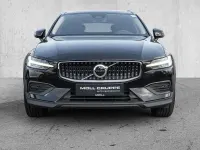 Gebraucht Volvo V60 CC Plus 197 PS (144 kW) 2024 Onyx black / metallic Kombi