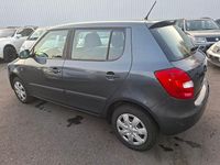 Gebraucht Skoda Fabia Ambiente 60 PS (44 kW) 2012 Grau Limousine