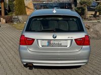 Gebraucht BMW 318 143 PS (105 kW) 2010 Titansilber metallic Kombi