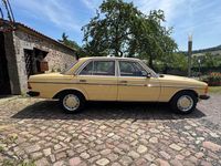 Gebraucht Mercedes 200 109 PS (80 kW) 1981 Gelb Limousine