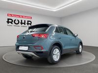 Gebraucht VW T-Roc Basis 110 PS (80 kW) 2023 Petroleum blue metallic SUV