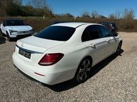 Gebraucht Mercedes E220 Night 194 PS (142 kW) 2016 Weiß Limousine