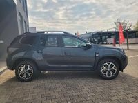 Gebraucht Dacia Duster Celebration 150 PS (110 kW) 2021 Grau metallic SUV