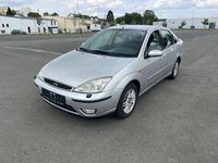 Używany Ford Focus Ghia 101 KM (74 kW) 2002 Szary Sedan/Limuzyna