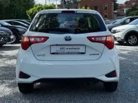Gebraucht Toyota Yaris Hybrid Team 101 PS (74 kW) 2018 Weiß Limousine