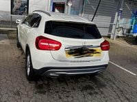 Gebraucht Mercedes GLA220 177 PS (130 kW) 2016 Weiß SUV