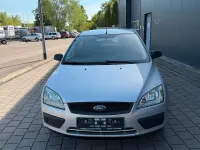 Gebraucht Ford Focus Ambiente 101 PS (74 kW) 2005 Silber Limousine