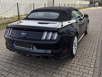 Gebraucht Ford Mustang GT Convertible 421 PS (309 kW) 2016 Schwarz Cabrio