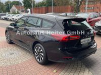 Gebraucht Ford Focus Titanium 125 PS (91 kW) 2023 Schwarz Kombi