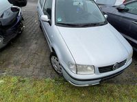 Gebraucht VW Polo Basis 75 PS (55 kW) 2000 Silber Limousine