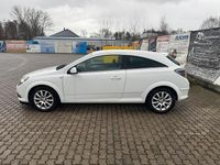 Gebraucht Opel Astra GTC 90 PS (66 kW) 2010 Weiß Kleinwagen