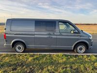 Gebraucht VW Transporter 150 PS (110 kW) 2018 Grau Van