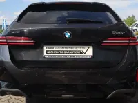 Gebraucht BMW 520 M Sport 197 PS (144 kW) 2025 Sophistograu brillanteffekt Kombi