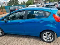 Gebraucht Ford Fiesta 82 PS (60 kW) 2014 Blau Kleinwagen
