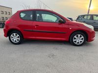 Gebraucht Peugeot 206+ Basis 73 PS (53 kW) 2011 Rot Kleinwagen