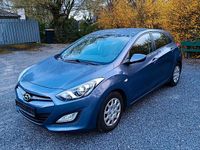 Gebraucht Hyundai i30 90 PS (66 kW) 2013 Blau Kleinwagen