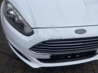 Gebraucht Ford Fiesta Ambiente 60 PS (44 kW) 2014 Frostweiß Kleinwagen