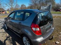 Gebraucht Mercedes A180 109 PS (80 kW) 2011 Silber Kleinwagen