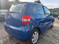 Gebraucht VW Fox 54 PS (39 kW) 2010 Blau Kleinwagen