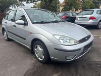 Gebraucht Ford Focus Trend 101 PS (74 kW) 2002 Silber Limousine