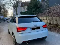 Gebraucht Audi A1 Ambiente 122 PS (89 kW) 2013 Blau Kleinwagen