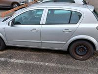 Second-hand Opel Astra 116 CP (85 kW) 2008 Argintiu Berlinǎ