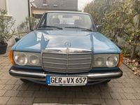 Gebraucht Mercedes 240 72 PS (52 kW) 1981 Blau Limousine