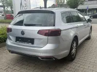 Gebraucht VW Passat 150 PS (110 kW) 2022 Scale silver metallic Kombi