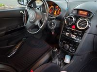 Używany Opel Corsa Edition 90 KM (66 kW) 2009 Biały Sedan/Limuzyna