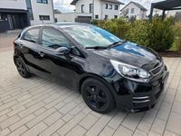 Gebraucht Kia Rio Spirit 90 PS (66 kW) 2015 Schwarz Kleinwagen