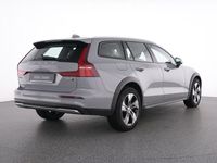 Gebraucht Volvo V60 CC Plus 197 PS (144 kW) 2023 Grau vapour grey / metallic Kombi