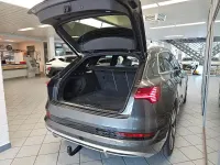 Gebraucht Audi e-tron Comfort 300 kW (408 PS) 2023 Daytonagrauperleff (metallic) SUV