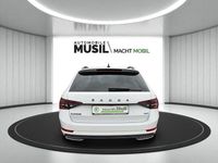 Gebraucht Skoda Superb SportLine 200 PS (147 kW) 2024 Moonweiss metallic Kombi