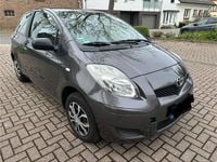Gebraucht Toyota Yaris 69 PS (50 kW) 2009 Grau Kleinwagen